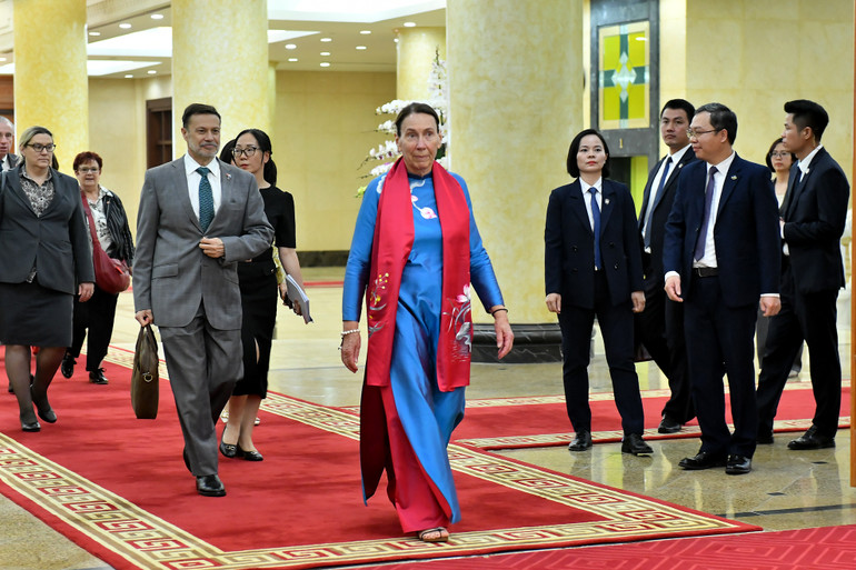 Chủ tịch Thượng viện Australia Sue Lines đến Trụ sở Trung ương Đảng.