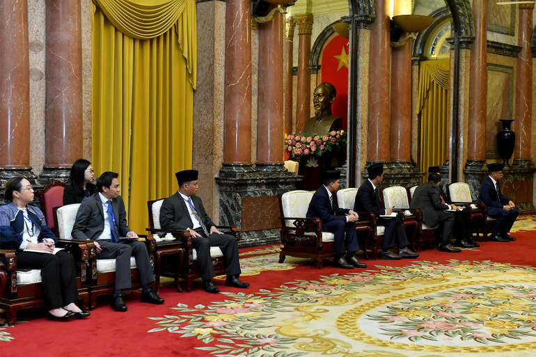 Các đại biểu tháp tùng Tổng thống đắc cử Cộng hòa Indonesia Prabowo Subianto tại buổi tiếp.