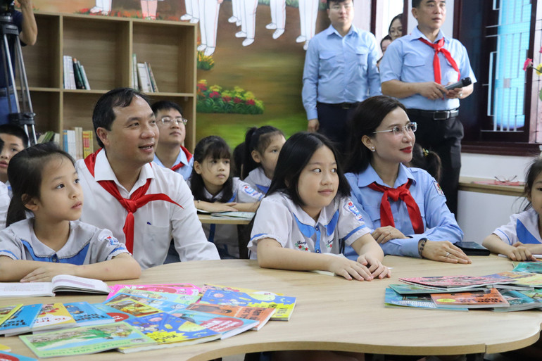 Các đại biểu chung vui ngày hội "Thiếu nhi vui khỏe".