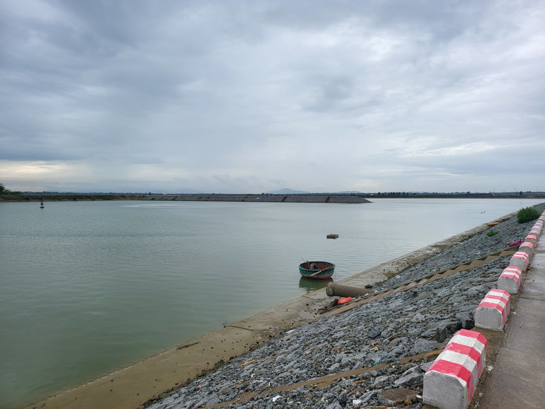 Theo công suất thiết kế, khu neo đậu tránh trú bão Cửa Hội-Xuân Phổ có khả năng tiếp nhận 500 tàu thuyền có công suất lớn vào tránh, trú bão.