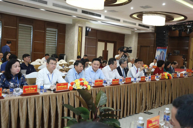 Các đại biểu tham dự hội thảo.