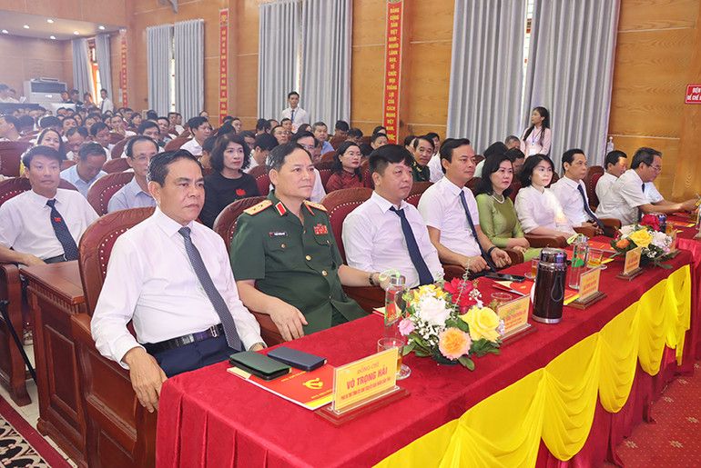 Đại diện lãnh đạo các bộ, ban, ngành Trung ương, tỉnh Hà Tĩnh dự buổi gặp mặt.