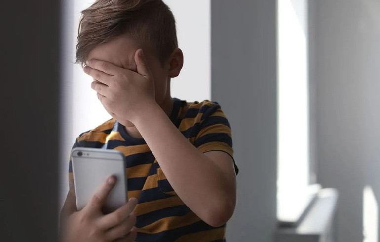 Ở Italia, học sinh bị cấm điện thoại di động trong trường học. (Ảnh: 20minutes)