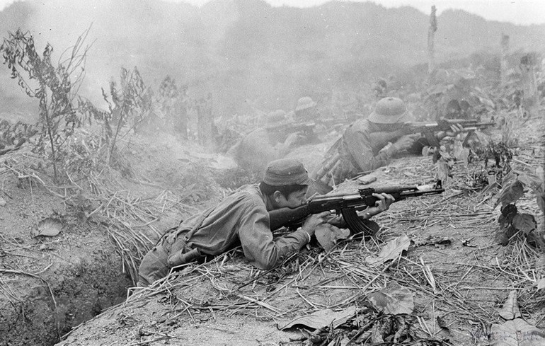 Tiểu đoàn 2, Đoàn H54 bộ đội địa phương Hoàng Liên Sơn dũng cảm giữ chốt trên các cao điểm 391 và 393 tại huyện Mường Khương, diệt hàng nghìn tên địch. (Ảnh: Nguyễn Trân/TTXVN) Tiểu đoàn 2, Đoàn H54 bộ đội địa phương Hoàng Liên Sơn dũng cảm giữ chốt trên các cao điểm 391 và 393 tại huyện Mường Khương, diệt hàng nghìn tên địch. (Ảnh: Nguyễn Trân/TTXVN)