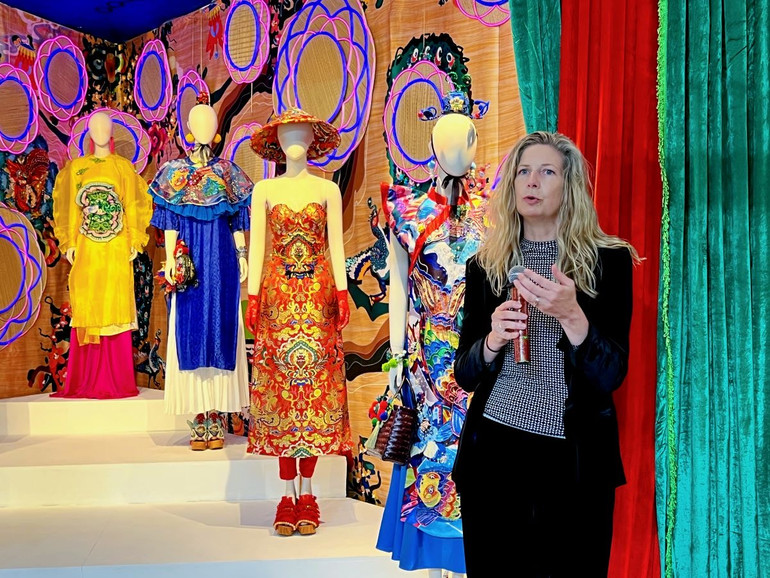 Giám tuyển Dolla S. Merrillees chia sẻ về quá trình hình thành triển lãm. Giám tuyển Dolla S. Merrillees chia sẻ về quá trình hình thành triển lãm.