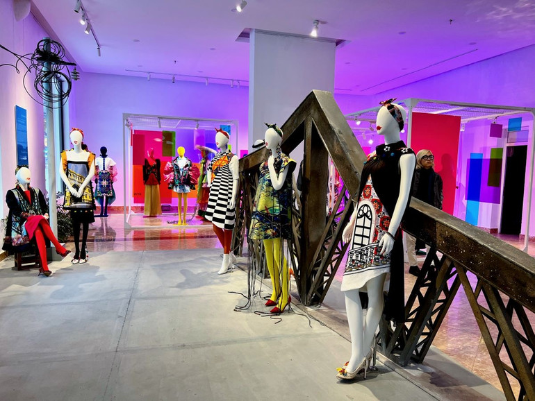 Không gian trưng bày chủ đề “Phố phố phường phường” lấy cảm hứng từ Hà Nội xưa và nay. Không gian trưng bày chủ đề “Phố phố phường phường” lấy cảm hứng từ Hà Nội xưa và nay.