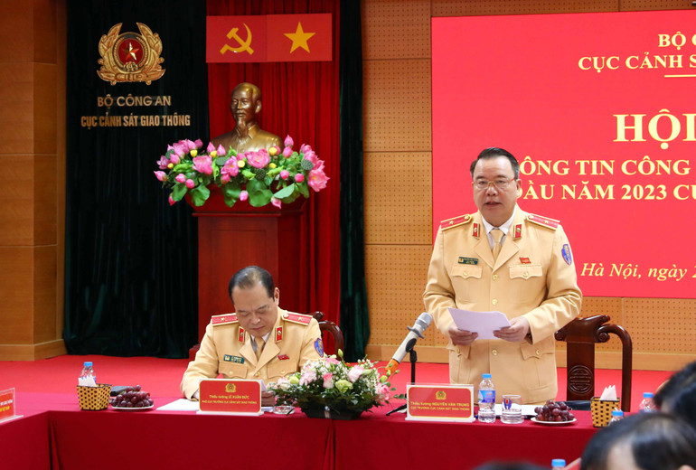 Thiếu tướng Nguyễn Văn Trung, Cục Cảnh sát giao thông phát biểu tại Hội nghị.