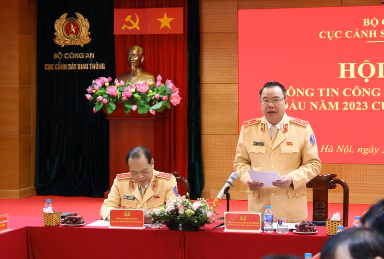 Thiếu tướng Nguyễn Văn Trung, Cục Cảnh sát giao thông phát biểu tại Hội nghị.