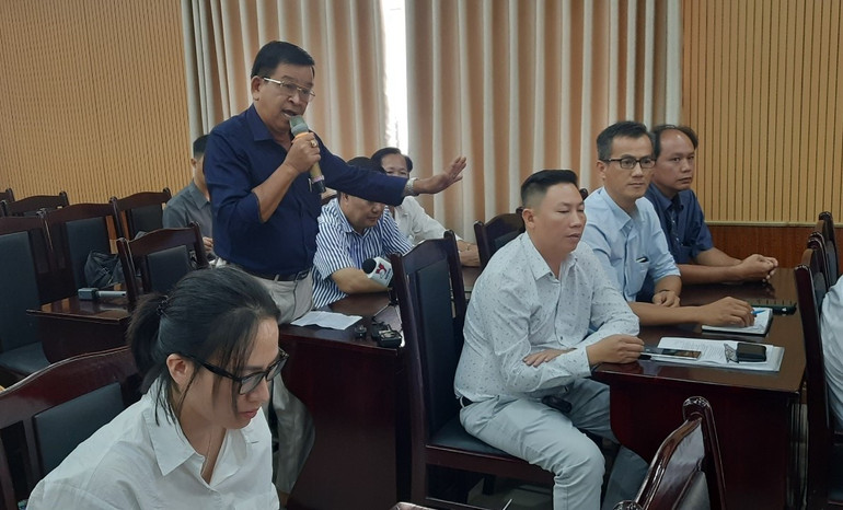 Đại biểu phát biểu ý kiến tại cuộc họp thông tin về “giống thanh long ruột đỏ Long Định 1”.