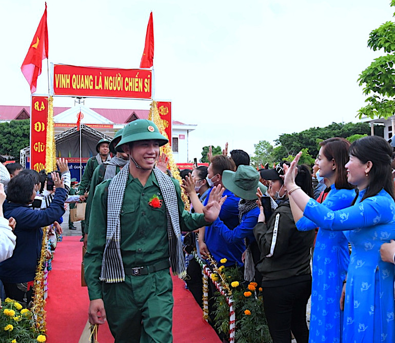 Tuổi trẻ Cà Mau trong tâm trạng hồ hởi lên đường làm nhiệm vụ với Tổ quốc tại buổi giao nhận quân 2023 vào sáng 9/2. Tuổi trẻ Cà Mau trong tâm trạng hồ hởi lên đường làm nhiệm vụ với Tổ quốc tại buổi giao nhận quân 2023 vào sáng 9/2.