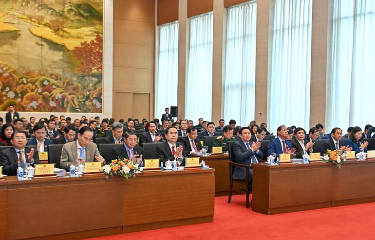 Chủ tịch Quốc hội Vương Đình Huệ, Phó Chủ tịch Thường trực Quốc hội Trần Thanh Mẫn và các Phó Chủ tịch Quốc hội cùng các đại biểu dự Hội nghị. Chủ tịch Quốc hội Vương Đình Huệ, Phó Chủ tịch Thường trực Quốc hội Trần Thanh Mẫn và các Phó Chủ tịch Quốc hội cùng các đại biểu dự Hội nghị.