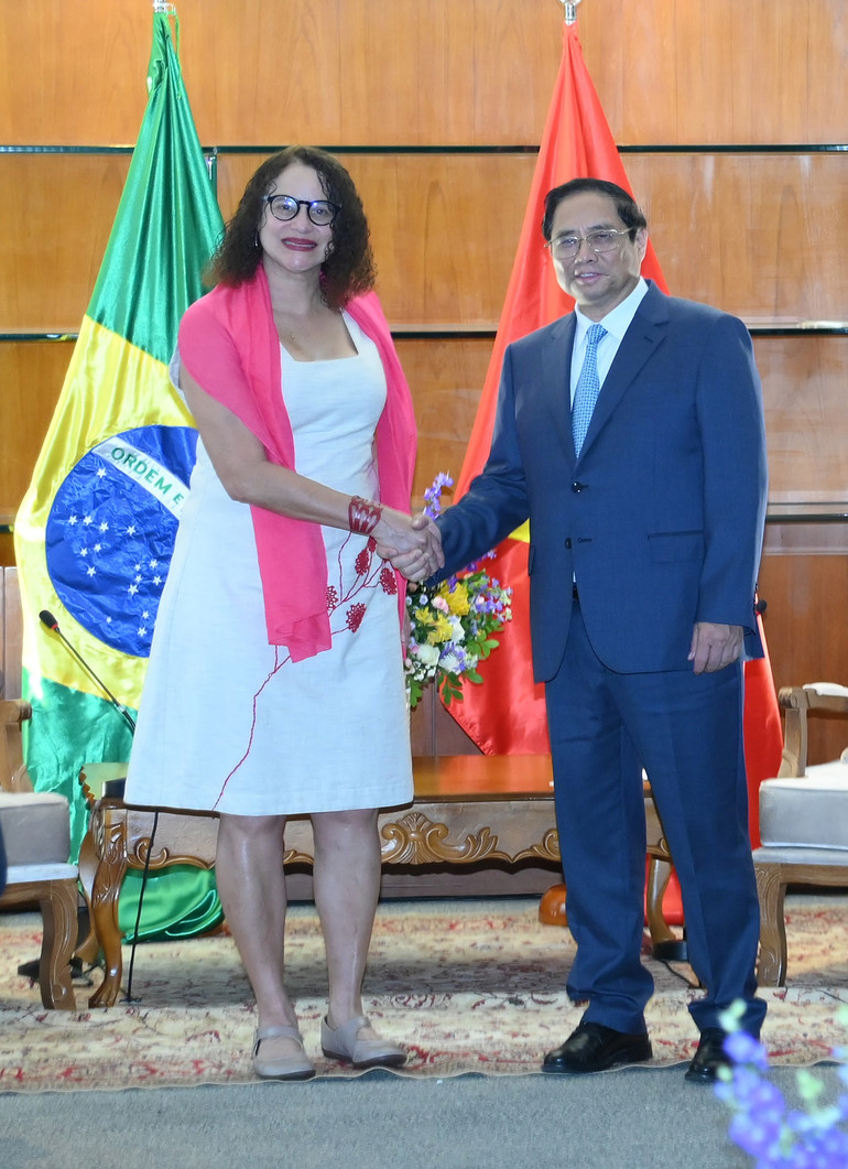 Thủ tướng Phạm Minh Chính tiếp bà Luciana Santos, Chủ tịch Đảng Cộng sản Brazil.