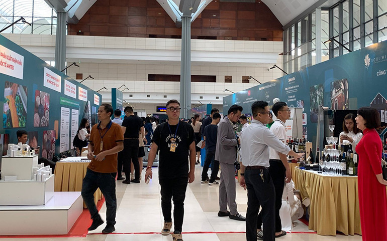 Sự kiện thu hút đông đảo người dân và du khách tham quan. Sự kiện thu hút đông đảo người dân và du khách tham quan.