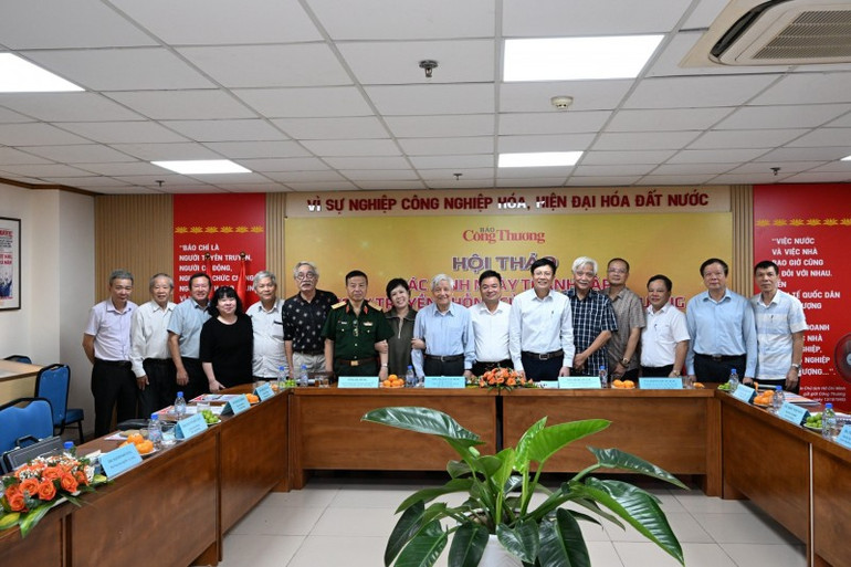 Các đại biểu dự Hội thảo.