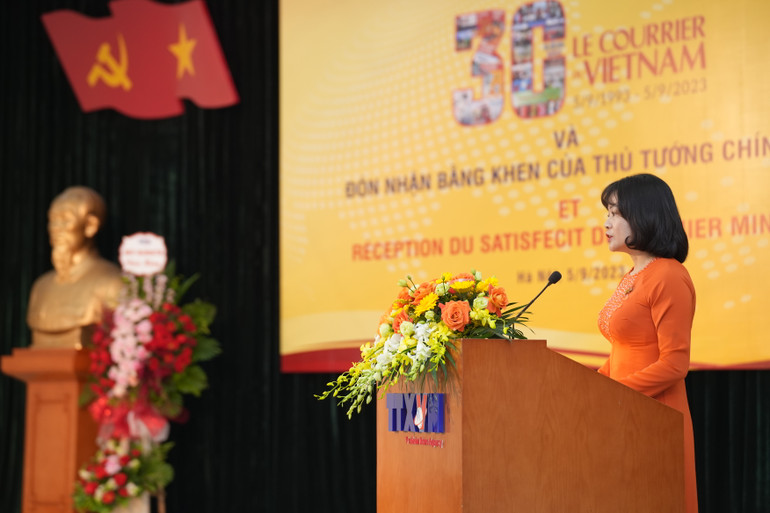 Tổng biên tập Báo Le Courrier du Vietnam Nguyễn Hồng Nga phát biểu tại buổi lễ. Tổng biên tập Báo Le Courrier du Vietnam Nguyễn Hồng Nga phát biểu tại buổi lễ.