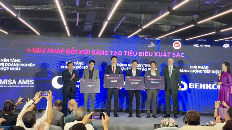 VNPT HKD và OneSME được vinh danh tại Lễ công bố giải pháp đổi mới sáng tạo Việt Nam 2023.