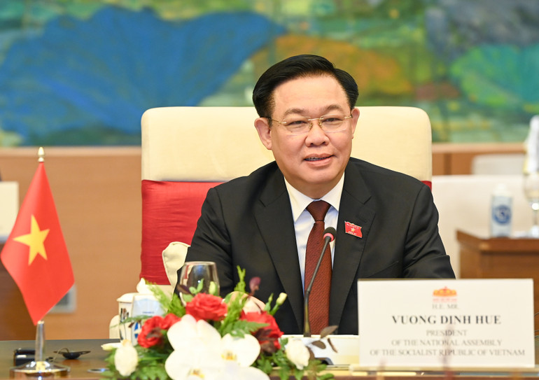 Chủ tịch Quốc hội Vương Đình Huệ phát biểu tại buổi hội đàm.