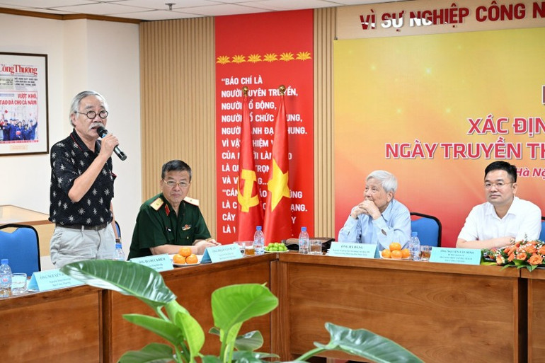 Nhà báo Bùi Đức Khiêm phát biểu tại Hội thảo.