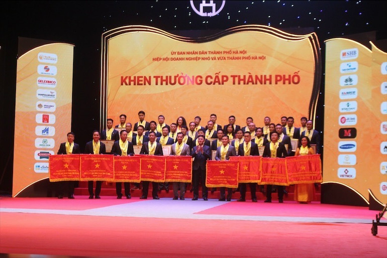 Các đơn vị được nhận Cờ thi đua của thành phố Hà Nội.