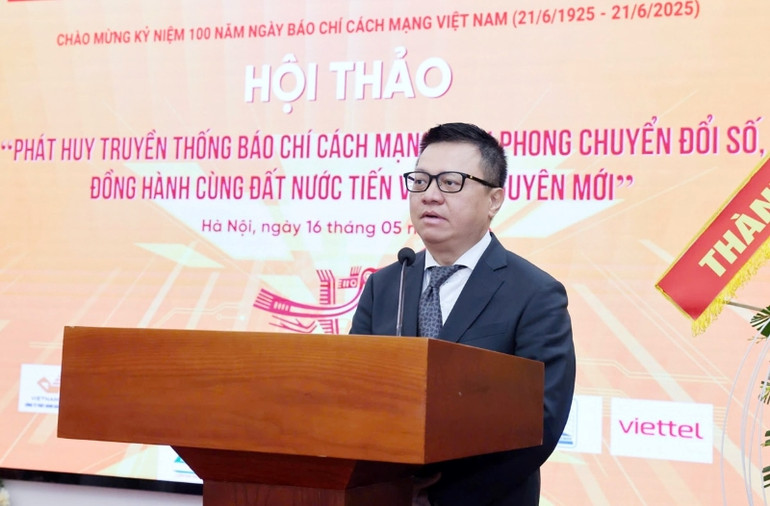 Đồng chí Lê Quốc Minh, Ủy viên Trung ương Đảng, Tổng Biên tập Báo Nhân Dân, Chủ tịch Hội Nhà báo Việt Nam phát biểu chỉ đạo tại hội thảo.