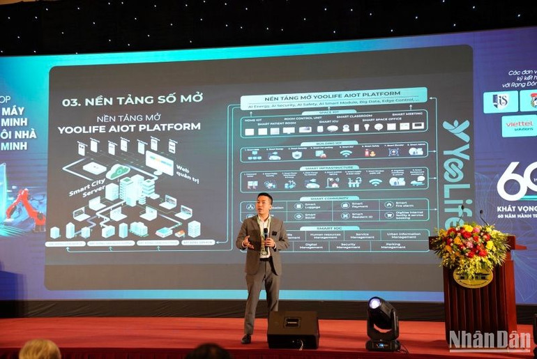 Những ứng dụng, giải pháp chuyển đổi số được các chuyên gia trình bày tại hội thảo.