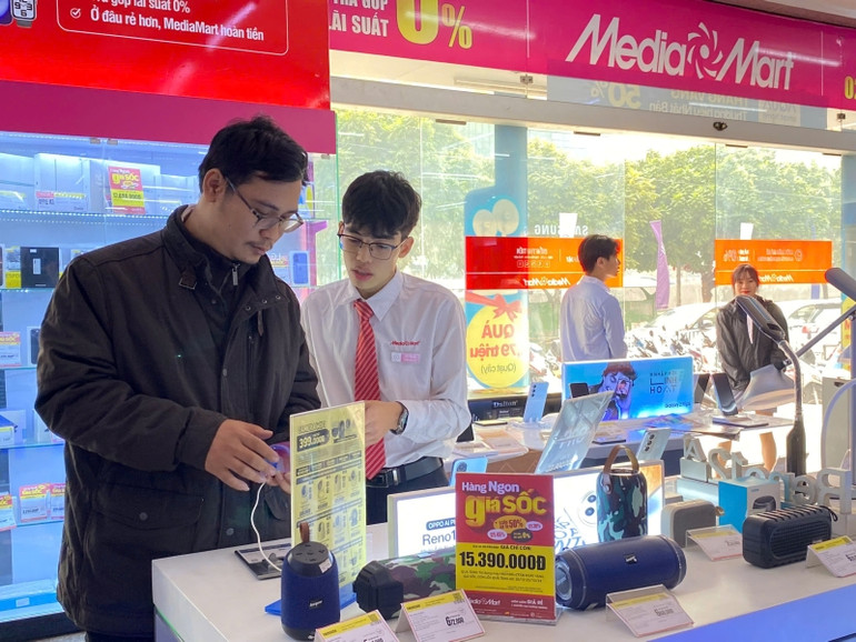 Siêu thị điện máy Mediamart chạy nhiều chương trình giảm giá sốc.