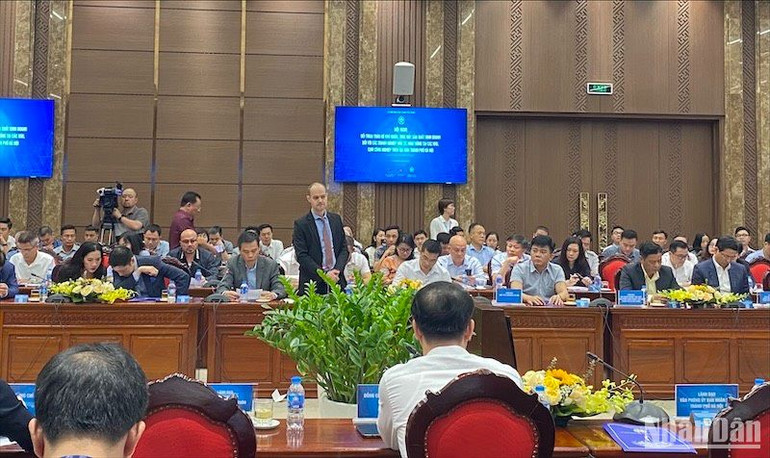 Đại diện các doanh nghiệp nêu ý kiến, kiến nghị.