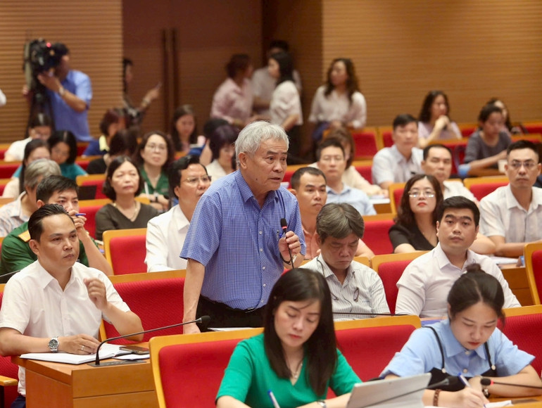 Đại diện các doanh nghiệp trình bày kiến nghị. Đại diện các doanh nghiệp trình bày kiến nghị.