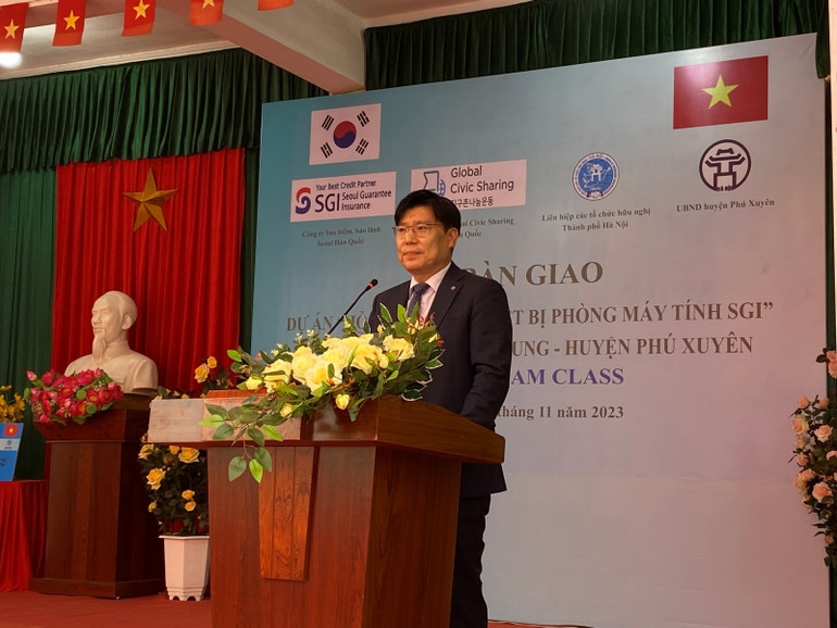 "Trong tương lai, SGI sẽ tiếp tục tiến hành các hoạt động cống hiến xã hội đa dạng hơn để giúp đỡ cho các hoàn cảnh, các khu vực còn khó khăn, thiếu thốn” - đại diện SGI khẳng định. "Trong tương lai, SGI sẽ tiếp tục tiến hành các hoạt động cống hiến xã hội đa dạng hơn để giúp đỡ cho các hoàn cảnh, các khu vực còn khó khăn, thiếu thốn” - đại diện SGI khẳng định.