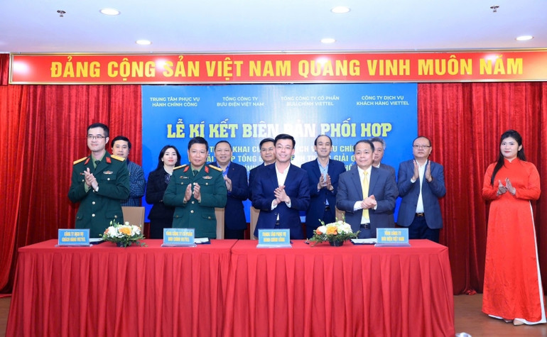 Đại diện các đơn vị ký kết biên bản phối hợp. Đại diện các đơn vị ký kết biên bản phối hợp.