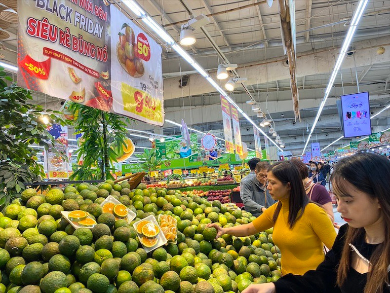 Hệ thống bán lẻ thuộc Tập đoàn Central Retail triển khai nhiều chương trình giảm giá với các mặt hàng tiêu dùng thiết yếu.