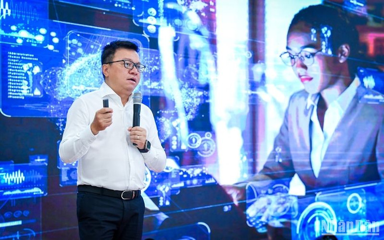 Tổng Biên tập Lê Quốc Minh thuyết trình tại Hội nghị. (Ảnh: Thành Đạt)