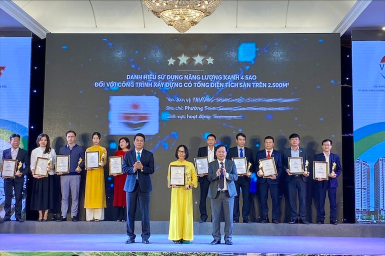 Các đơn vị nhận danh hiệu Cơ sở sử dụng năng lượng xanh 4 sao.