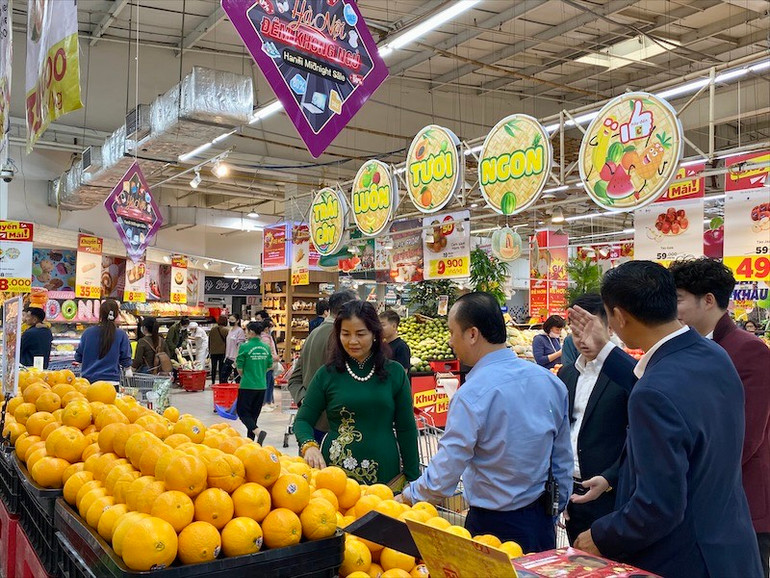 Các siêu thị, trung tâm thương mại tại Hà Nội đang triển khai các giải pháp kích cầu tiêu dùng, kiểm soát lạm phát.