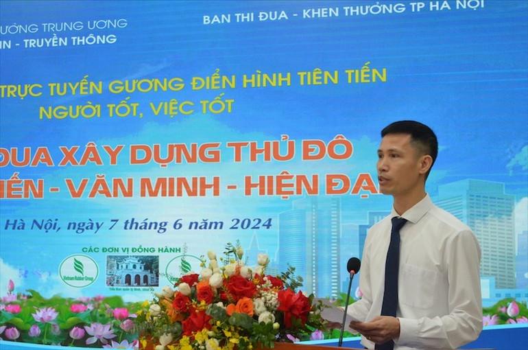 Lãnh đạo Trung tâm Thông tin - Truyền thông phát biểu.