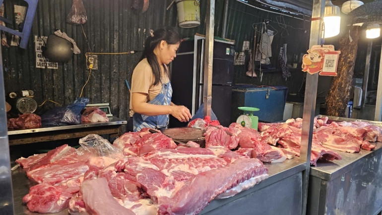 Mặt hàng thịt lợn, thịt bò bán chậm và không tăng giá.