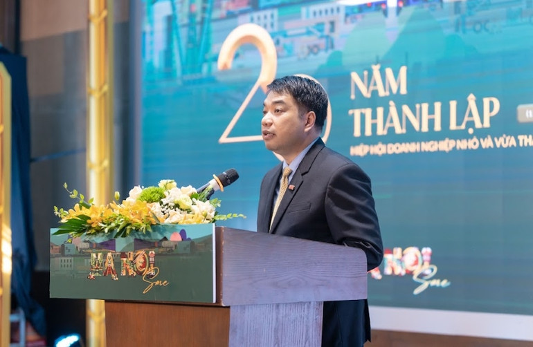 Phó Chủ tịch Hiệp hội doanh nghiệp nhỏ và vừa thành phố Hà Nội Mạc Quốc Anh phát biểu tại buổi lễ.