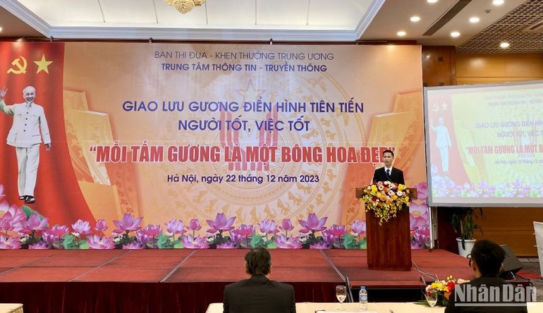 Giám đốc Trung tâm Thông tin-Truyền thông (Ban Thi đua Khen thưởng Trung ương) phát biểu tại buổi giao lưu.