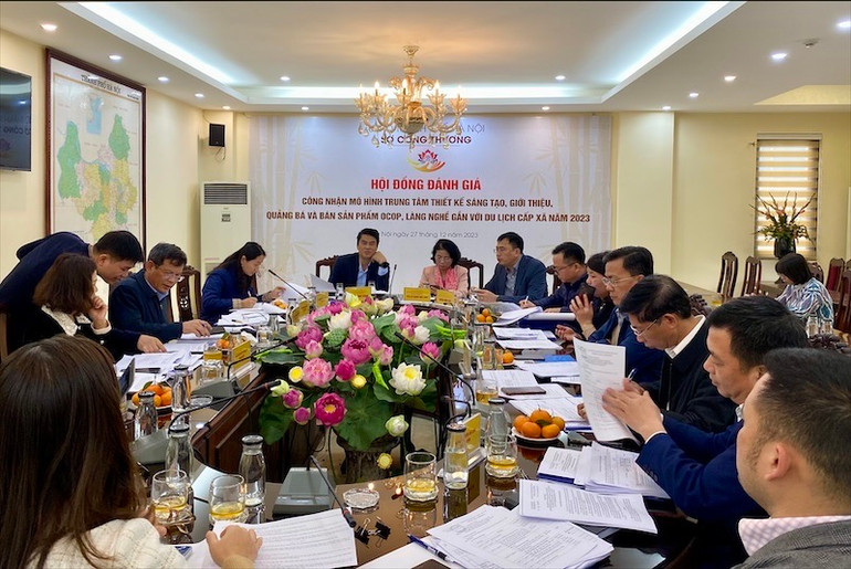 Quang cảnh cuộc họp.