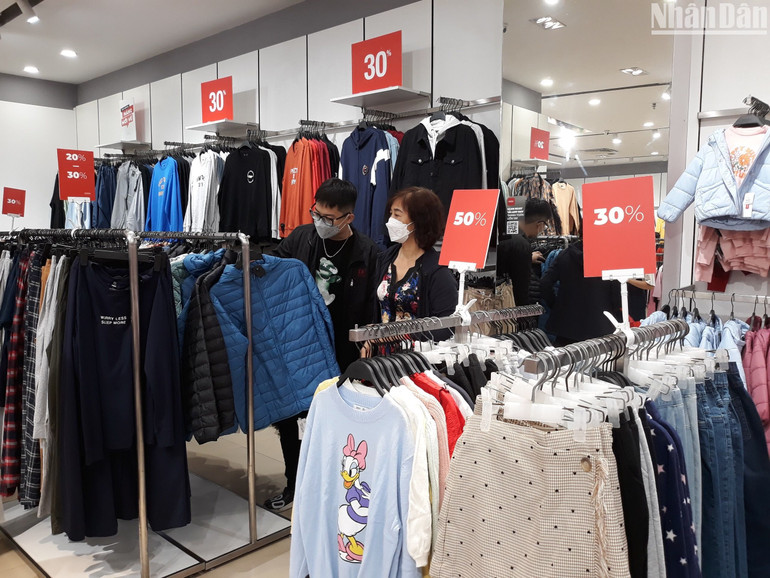 Các chương trình khuyến mại đem đến cơ hội mua sắm ưu đãi cho người tiêu dùng.