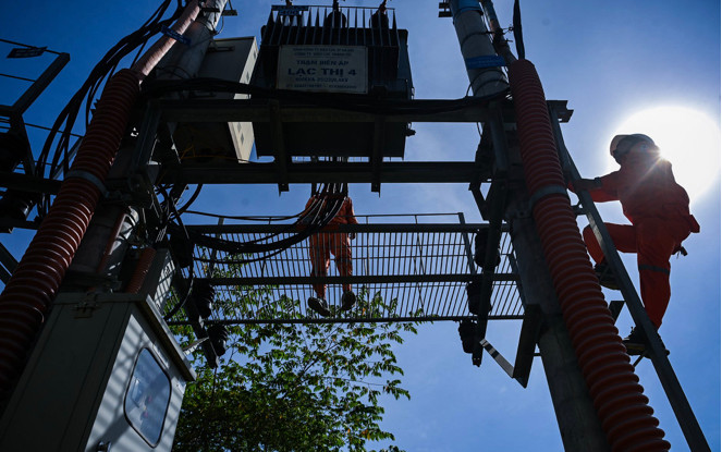 Công tác cung cấp điện được ngành điện bảo đảm trong những ngày nắng nóng cao điểm.