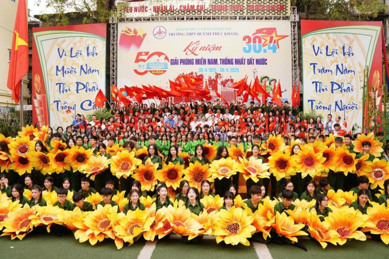 Tuổi trẻ Việt Nam tự hào và phát huy truyền thống của cha ông.