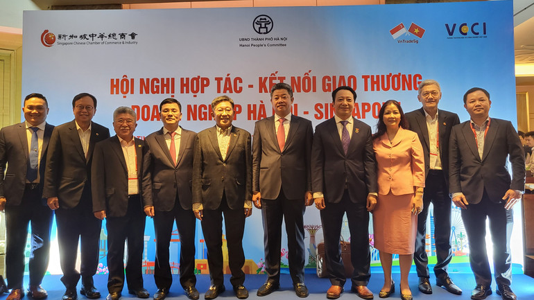 Lãnh đạo thành phố Hà Nội gặp gỡ các Hiệp hội, doanh nghiệp Singapore. Lãnh đạo thành phố Hà Nội gặp gỡ các Hiệp hội, doanh nghiệp Singapore.