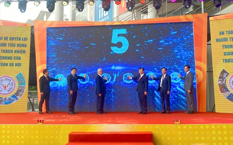 Các đại biểu phát động Ngày Quyền của người tiêu dùng Việt Nam năm 2025. (ẢNH: NGUYÊN TRANG)