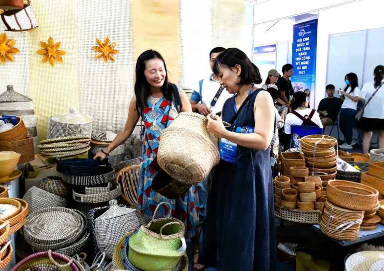 Tại Hanoi Giftshow 2023, Ban Tổ chức kỳ vọng sẽ thu hút hơn 10.000 lượt khách tham quan, giao dịch theo hình thức trực tiếp và trực tuyến.