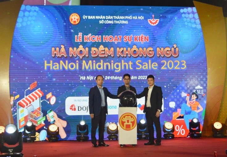 Các đại biểu thực hiện nghi thức kích hoạt sự kiện.