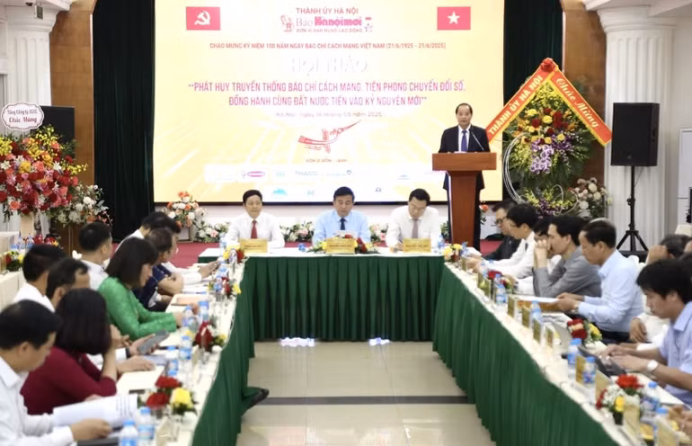 Quang cảnh hội thảo. Quang cảnh hội thảo.