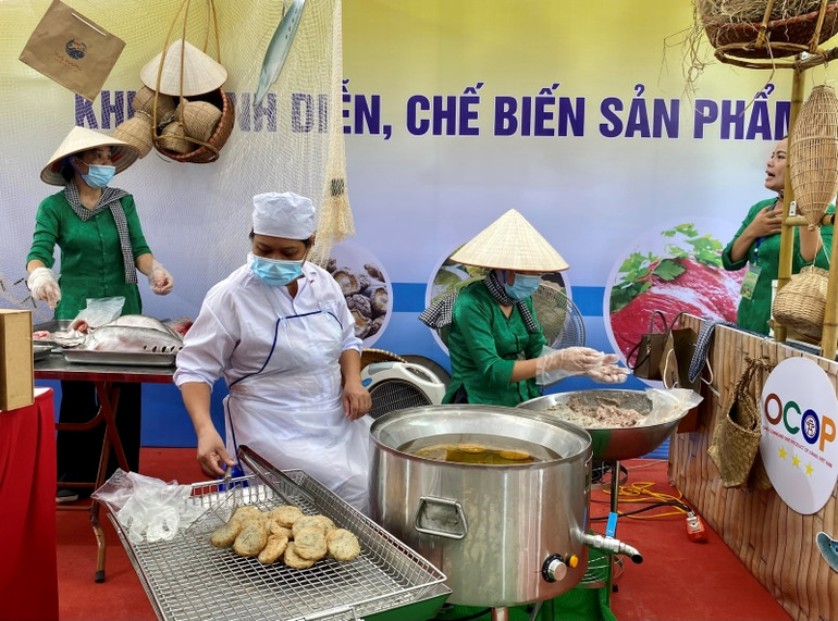 Trình diễn chế biến thực phẩm tại Hội chợ.