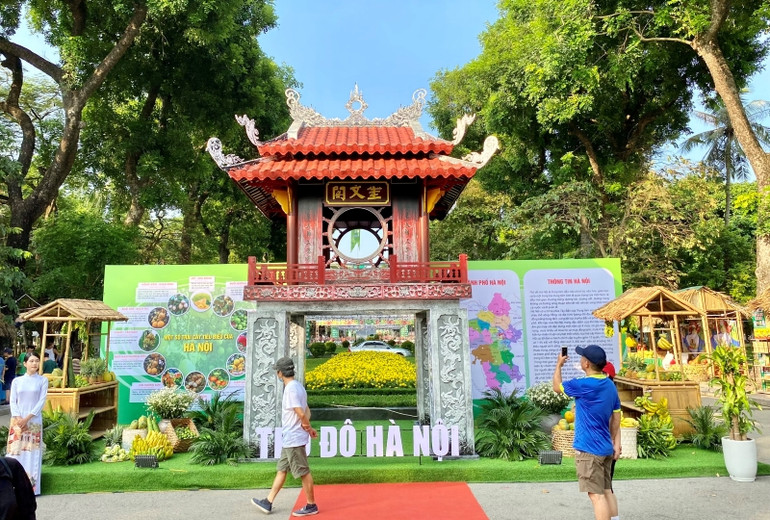 Khu trưng bày, giới thiệu các sản phẩm trái cây, nông sản của thành phố Hà Nội.