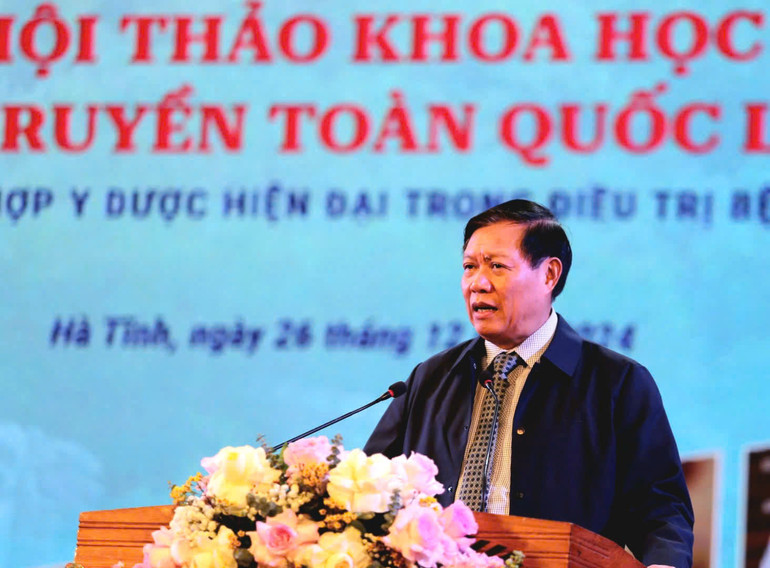 Thứ trưởng Y tế Đỗ Xuân Tuyến phát biểu tại hội thảo.